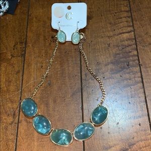 Earring and necklace set!!